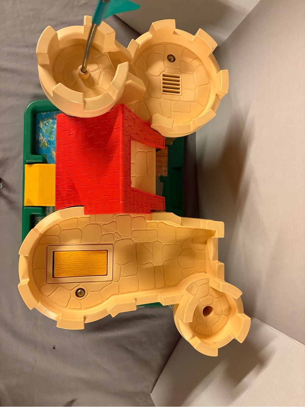 Fisher-Price Vintage Play Castle Playset with 3 Knight Action Figures - Picture 8 of 12